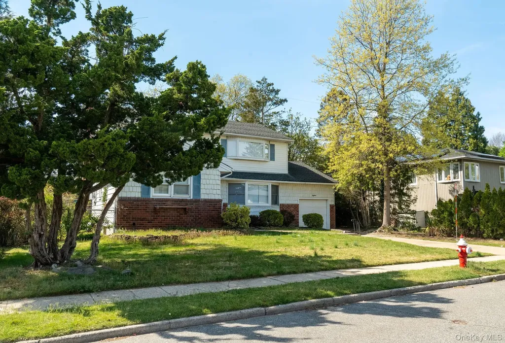18 Edna Drive Syosset NY 11791