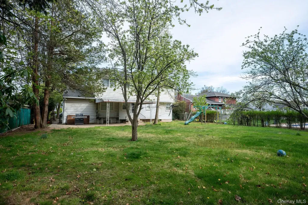 18 Edna Drive Syosset NY 11791