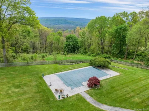 97 Moffat Road Washingtonville NY 10992