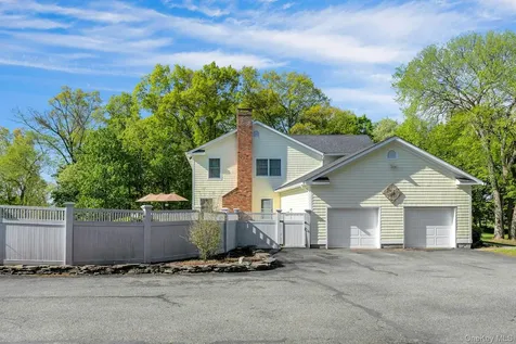 97 Moffat Road Washingtonville NY 10992