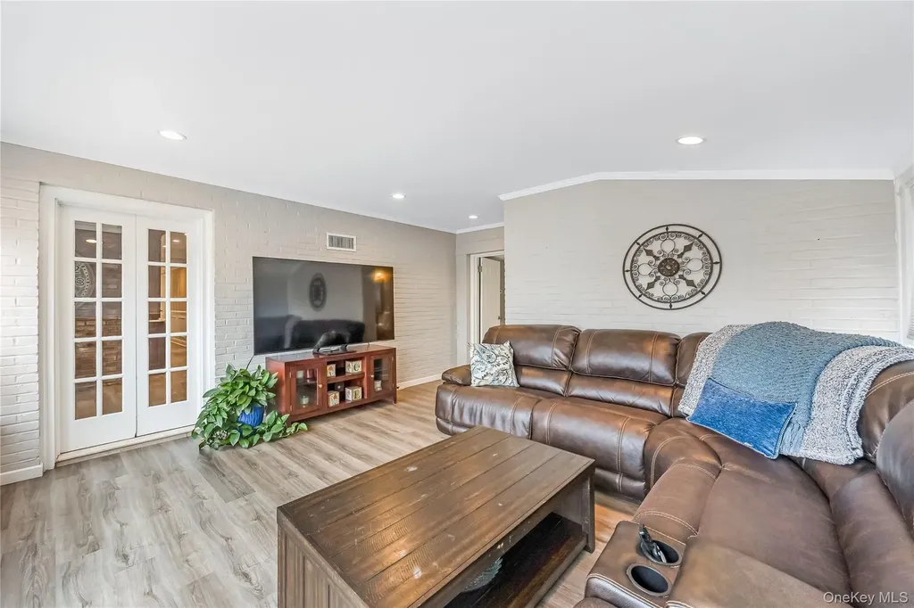 209 W Shore Drive Massapequa NY 11758