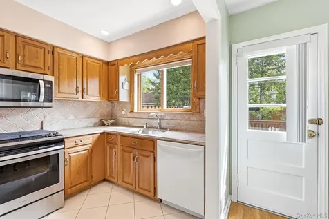 95 Smith Avenue White Plains NY 10605