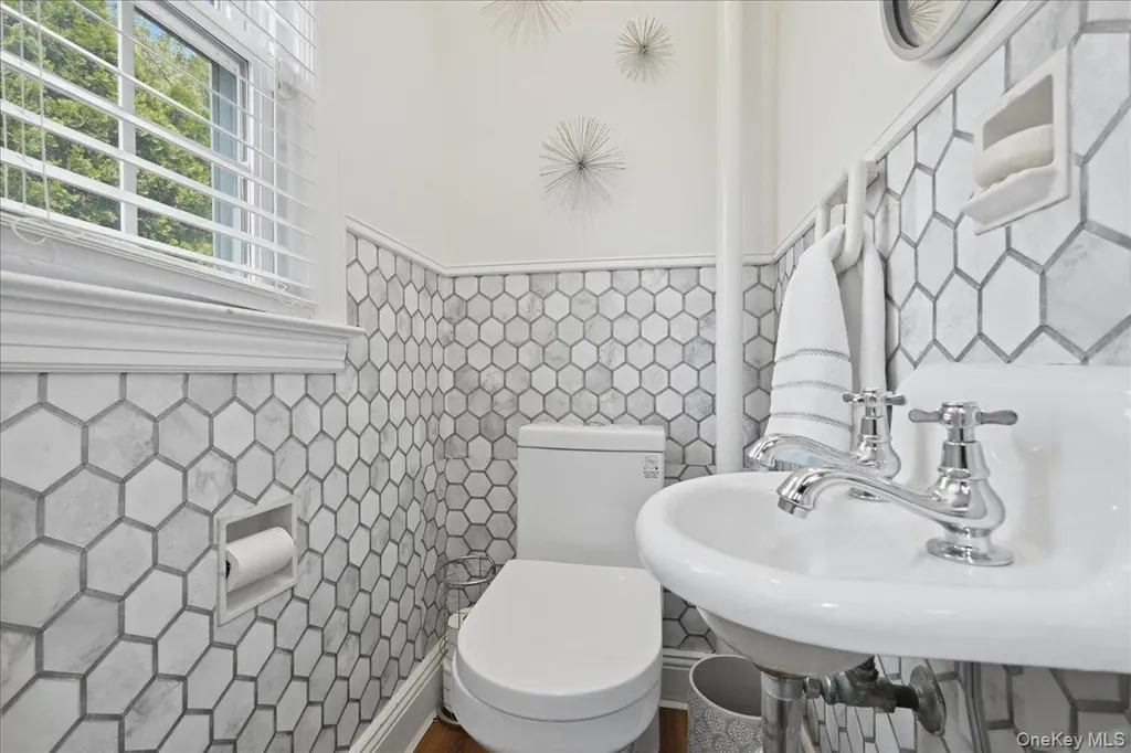 52 Wisteria Avenue Mineola NY 11501