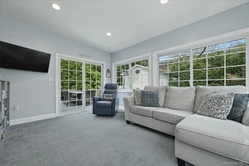 52 Wisteria Avenue Mineola NY 11501