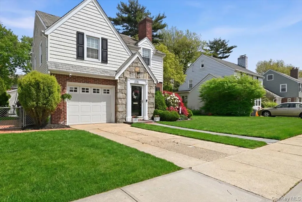 52 Wisteria Avenue Mineola NY 11501