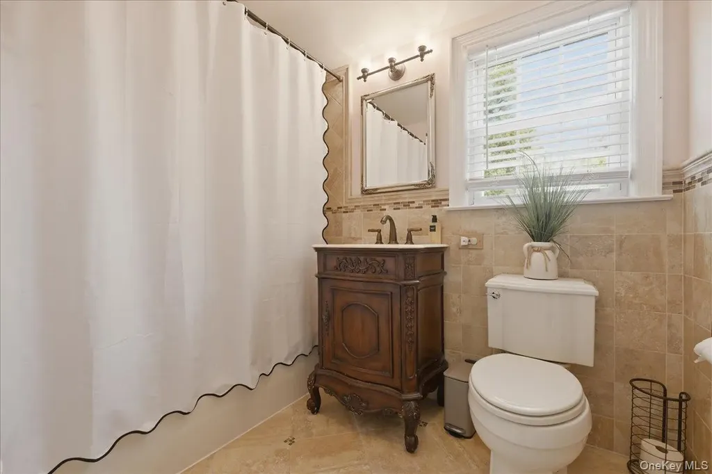 52 Wisteria Avenue Mineola NY 11501