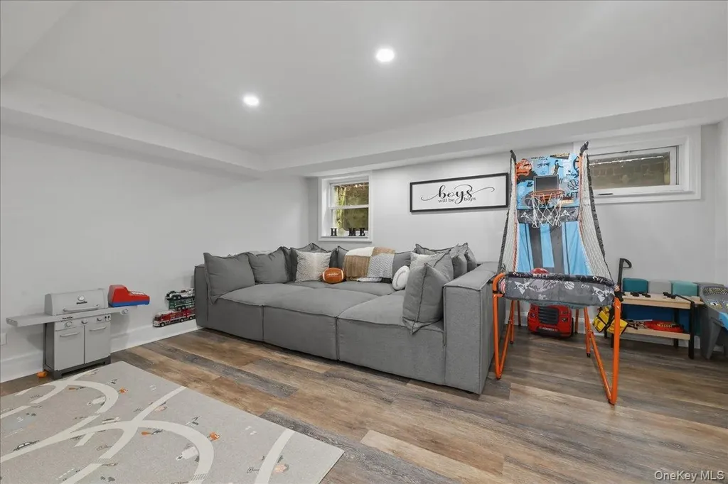 52 Wisteria Avenue Mineola NY 11501