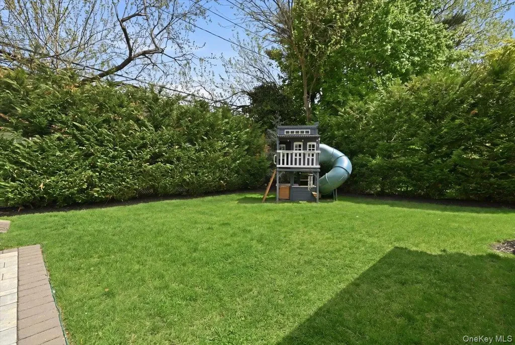52 Wisteria Avenue Mineola NY 11501