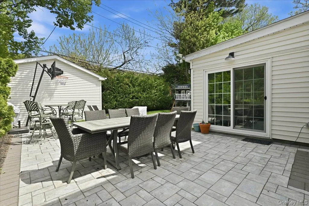 52 Wisteria Avenue Mineola NY 11501