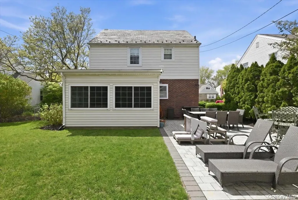 52 Wisteria Avenue Mineola NY 11501
