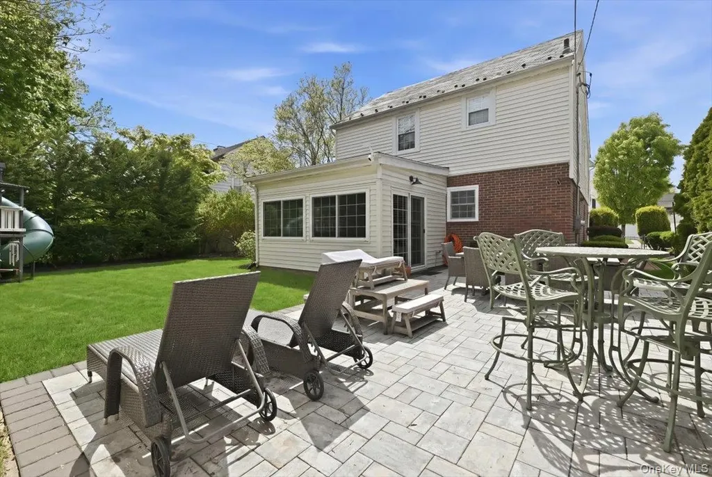 52 Wisteria Avenue Mineola NY 11501