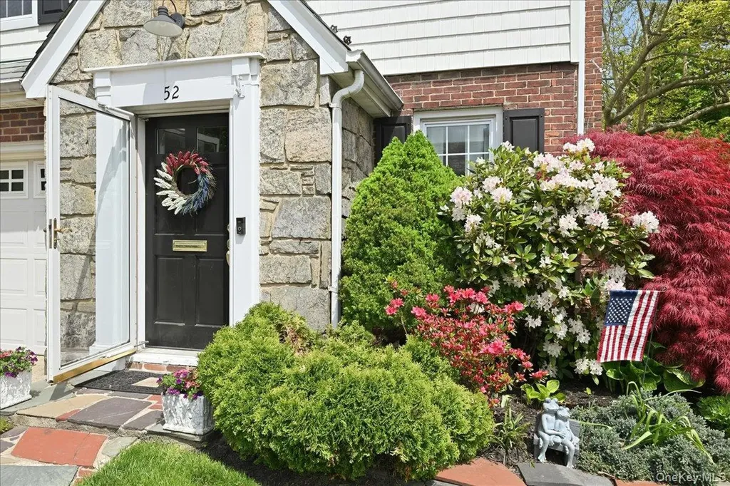 52 Wisteria Avenue Mineola NY 11501