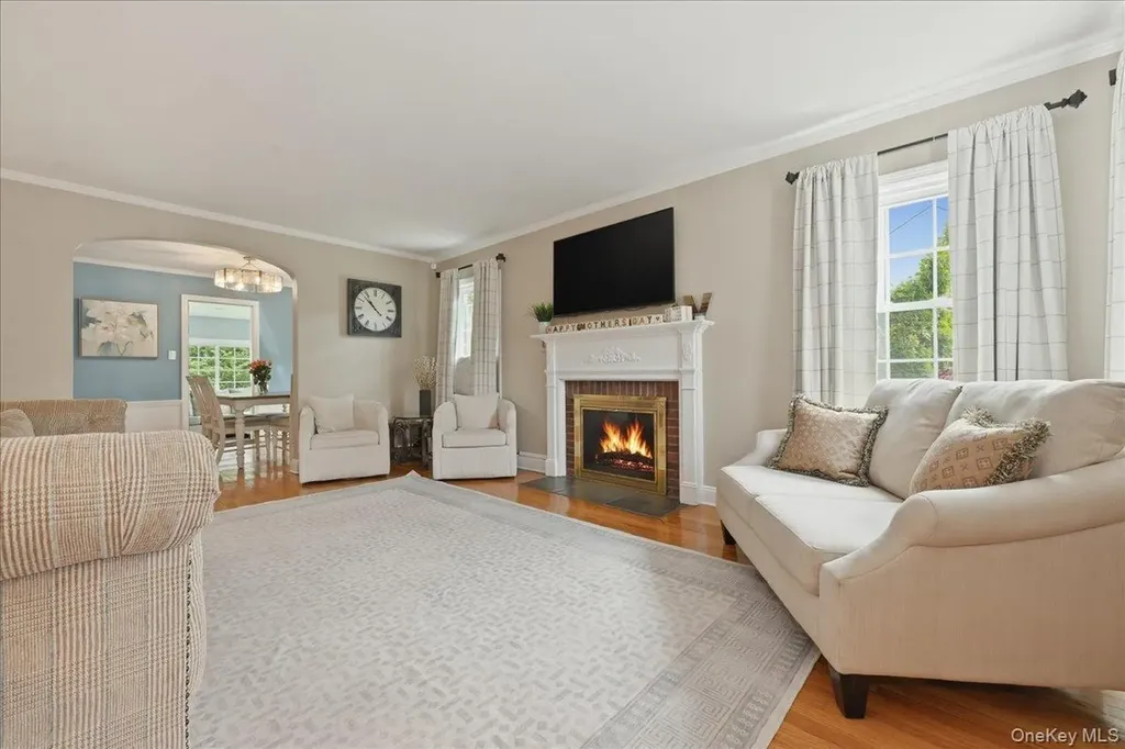 52 Wisteria Avenue Mineola NY 11501