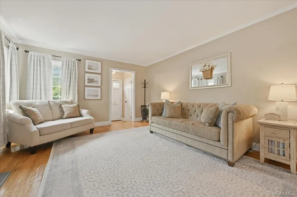 52 Wisteria Avenue Mineola NY 11501