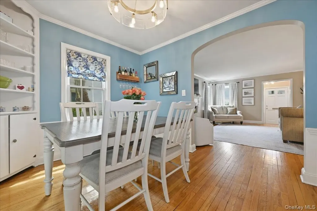 52 Wisteria Avenue Mineola NY 11501