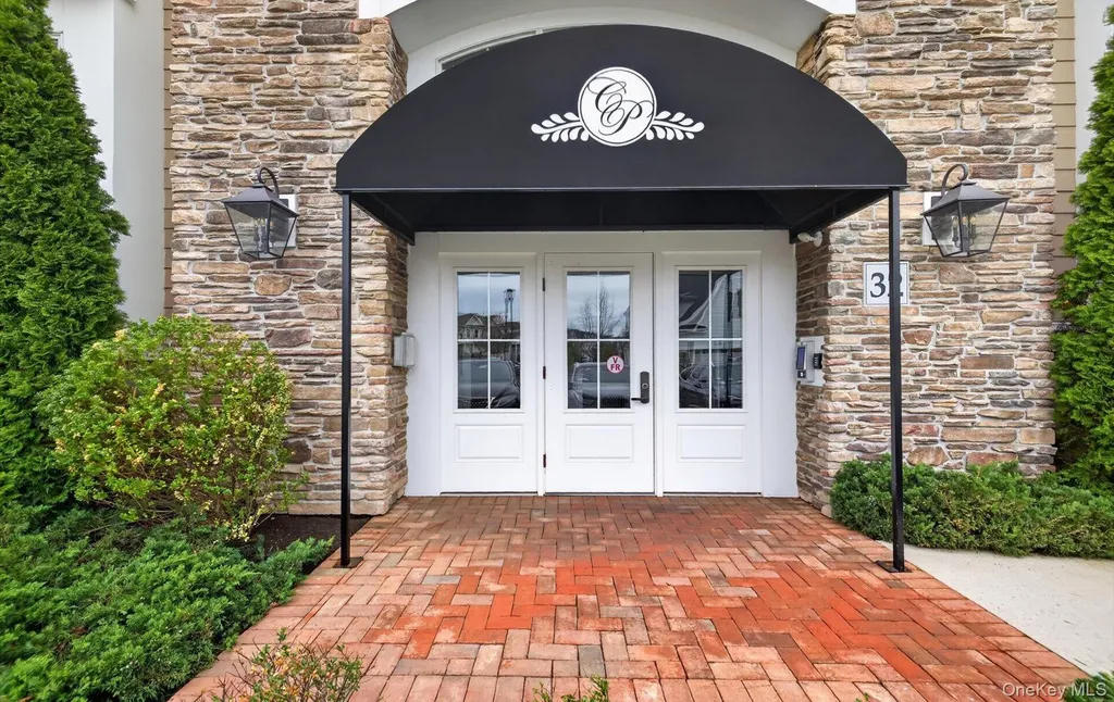 32103 Spruce Pond Circle Plainview NY 11803