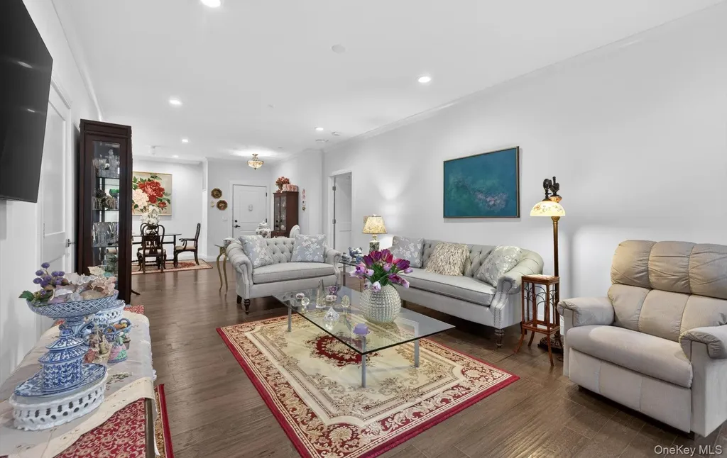 32103 Spruce Pond Circle Plainview NY 11803