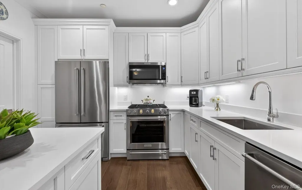 32103 Spruce Pond Circle Plainview NY 11803