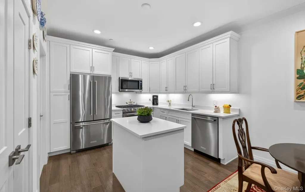 32103 Spruce Pond Circle Plainview NY 11803