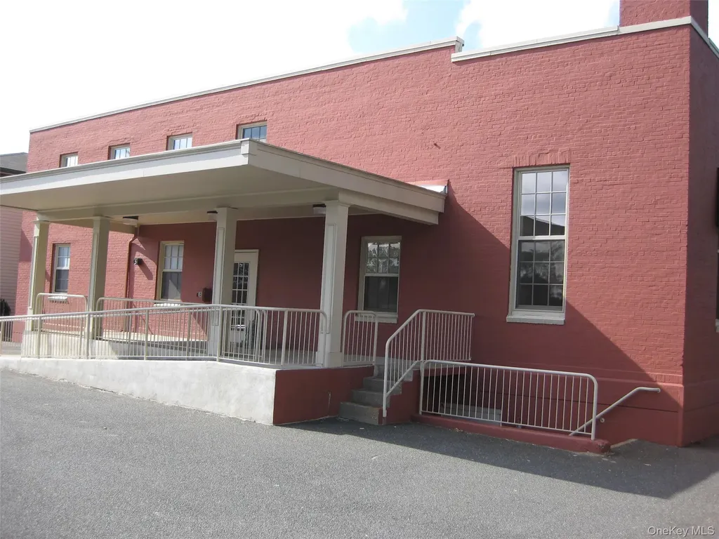 21 W 2nd Street Riverhead NY 11901