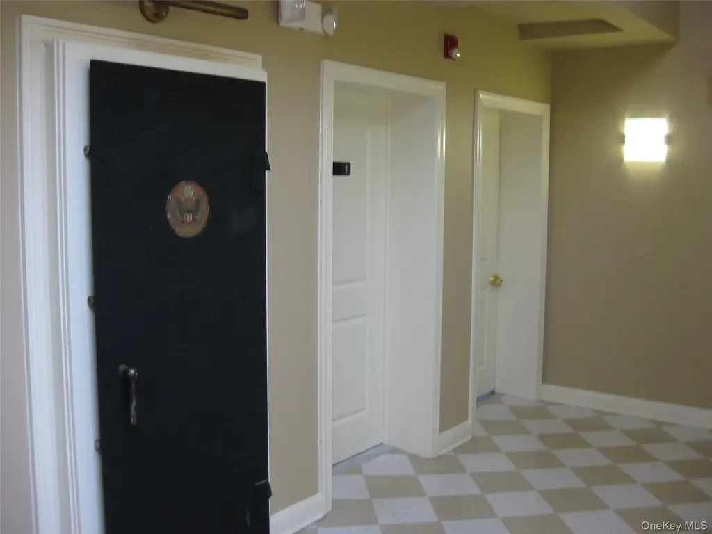 21 W 2nd Street Riverhead NY 11901
