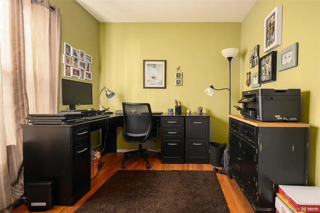 4 Mount Oak Place Ridge NY 11961