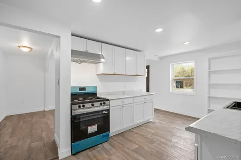 637 Violet Avenue Hyde Park NY 12538