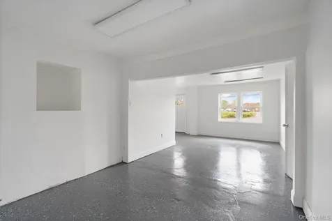 637 Violet Avenue Hyde Park NY 12538