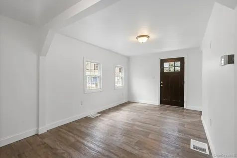 637 Violet Avenue Hyde Park NY 12538