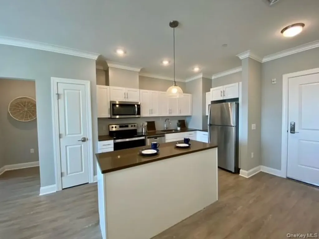 75 E Hoffman Avenue Lindenhurst NY 11757