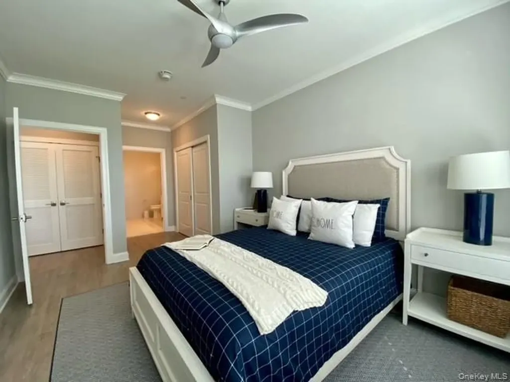 75 E Hoffman Avenue Lindenhurst NY 11757