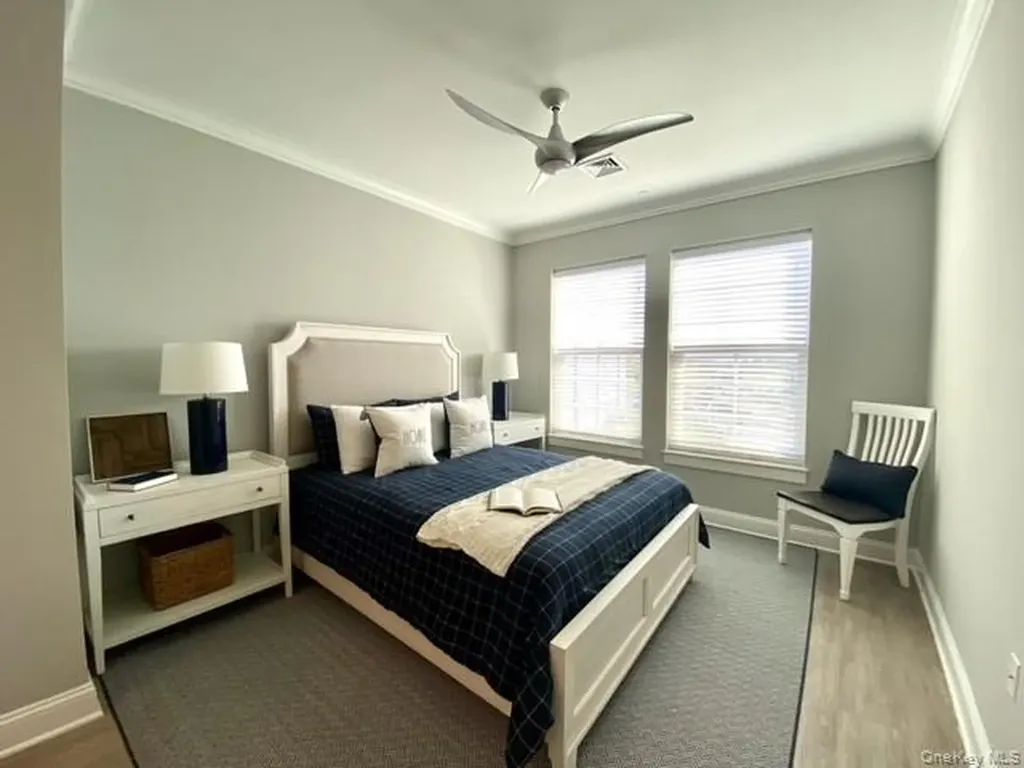 75 E Hoffman Avenue Lindenhurst NY 11757