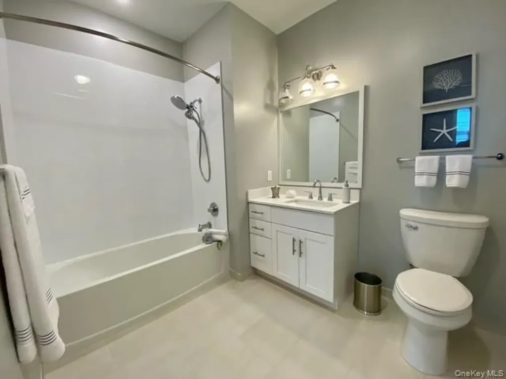 75 E Hoffman Avenue Lindenhurst NY 11757