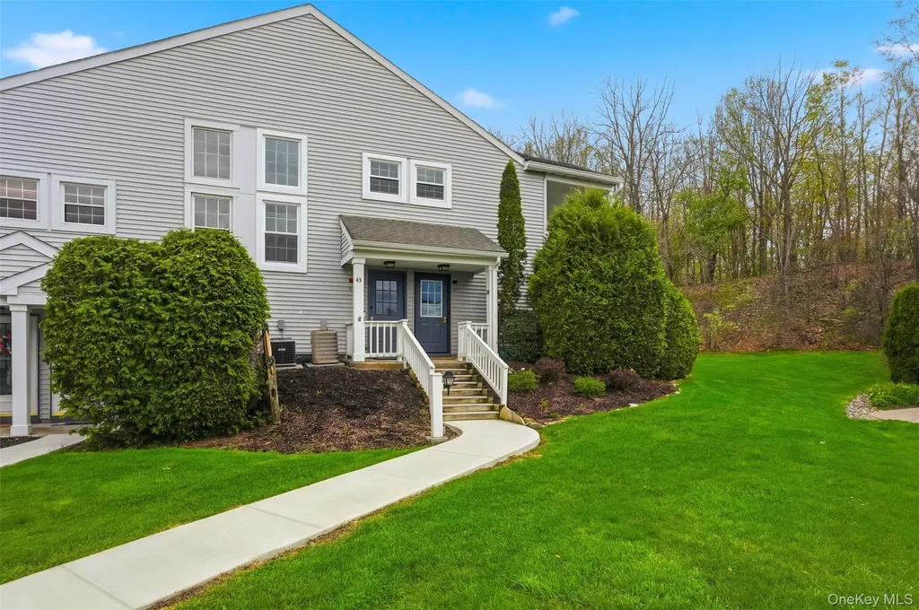 43 The Knolls Warwick NY 10990