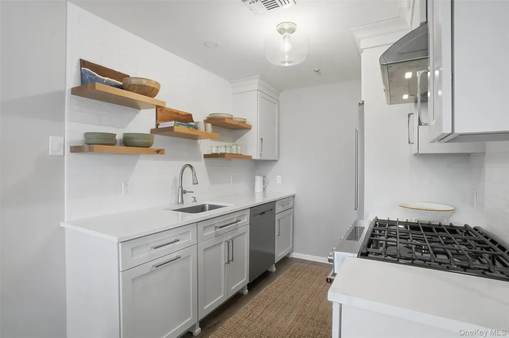 43 The Knolls Warwick NY 10990