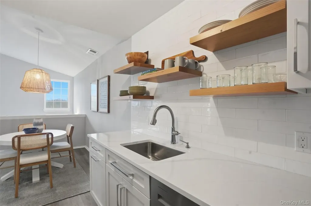 43 The Knolls Warwick NY 10990