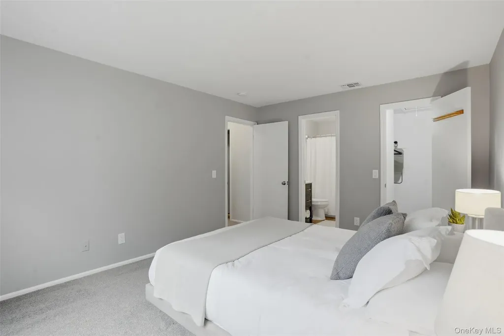 43 The Knolls Warwick NY 10990
