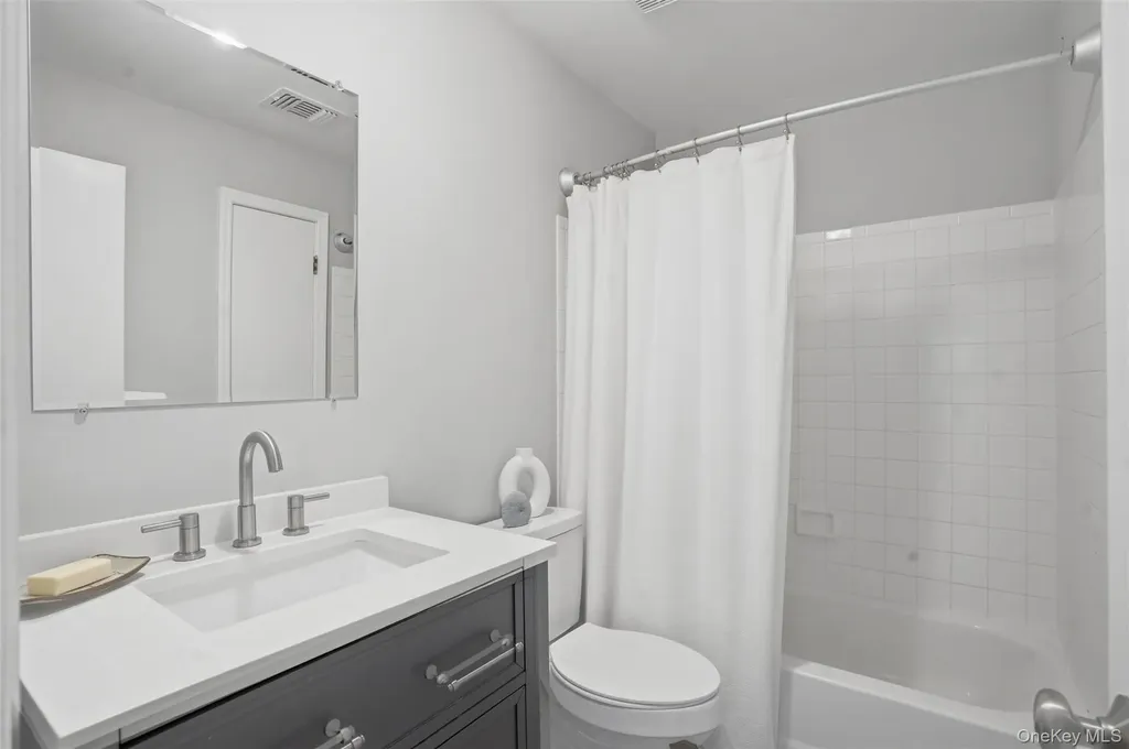 43 The Knolls Warwick NY 10990