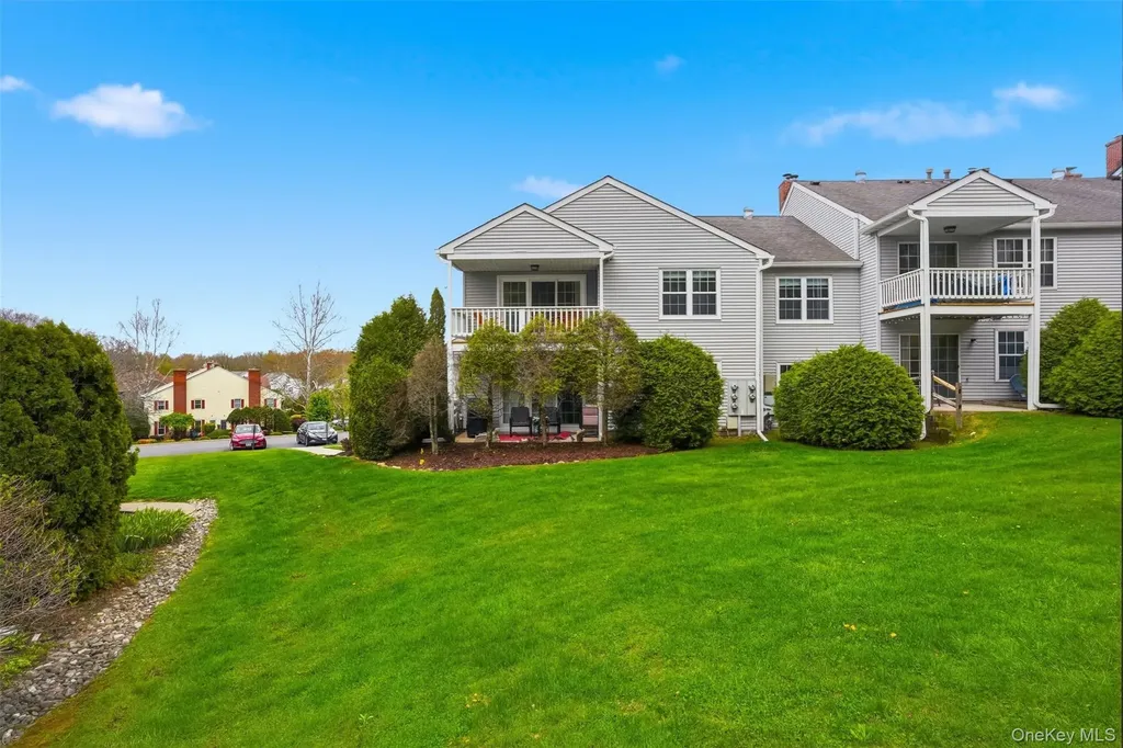 43 The Knolls Warwick NY 10990