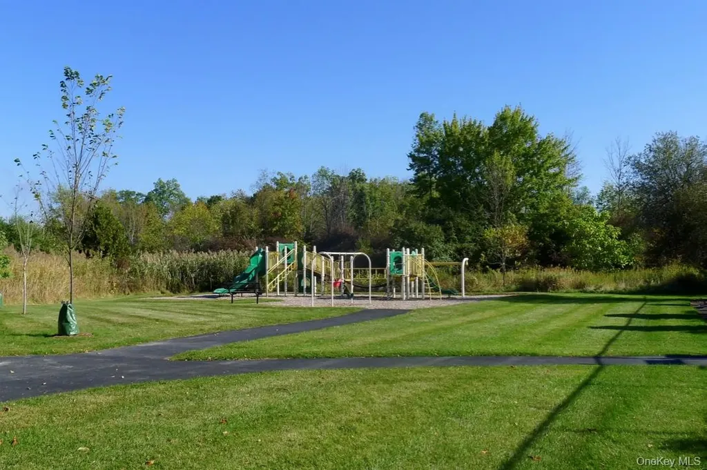 43 The Knolls Warwick NY 10990