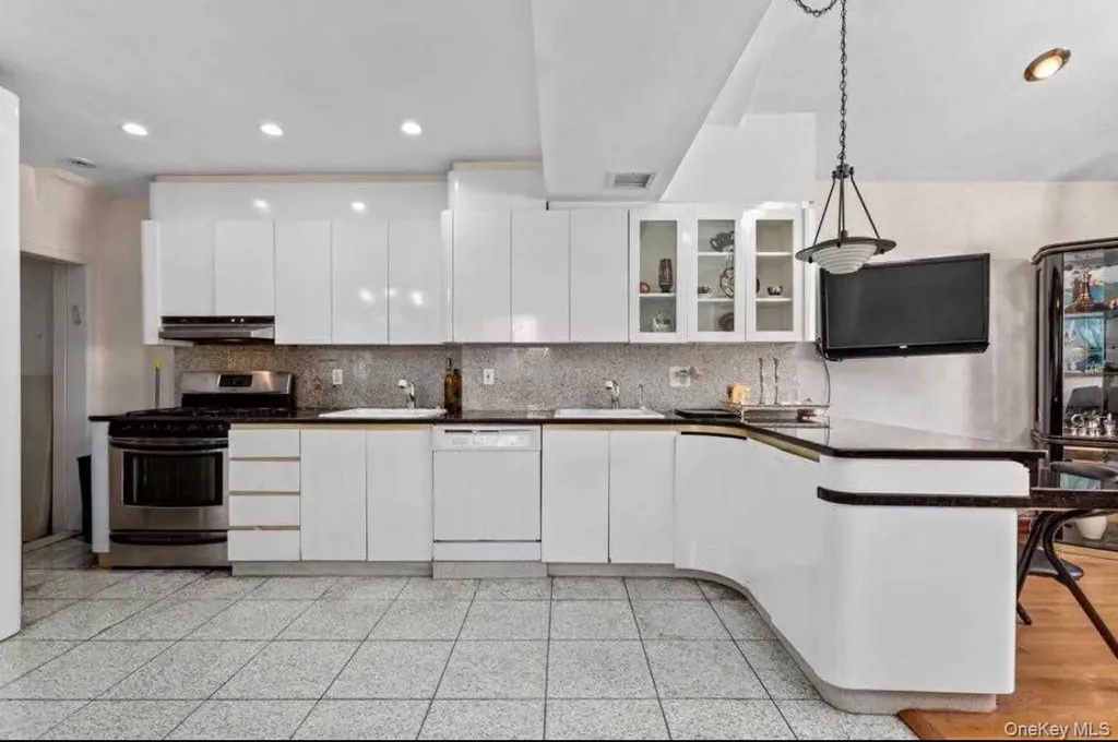 7314 174th Street Fresh Meadows NY 11366