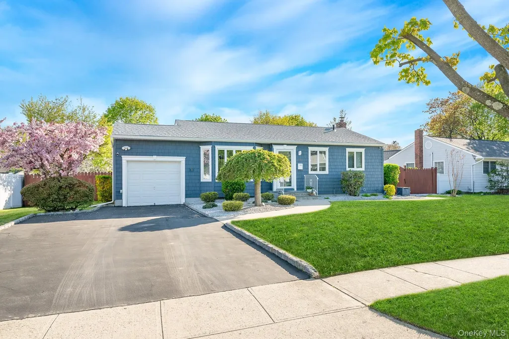 18 Byron Road Commack NY 11725