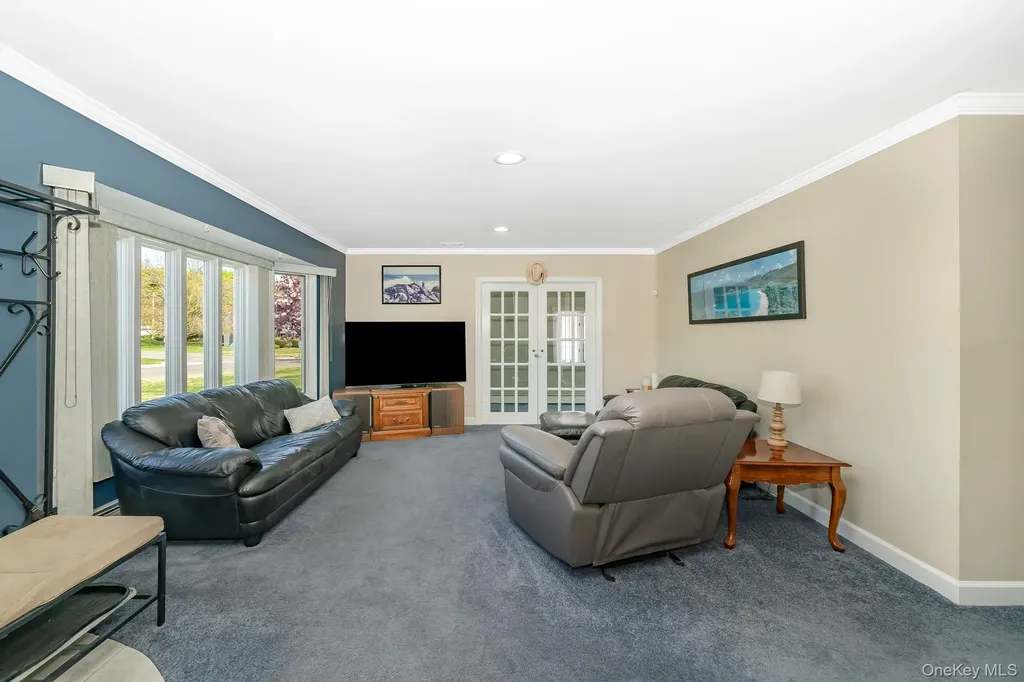 18 Byron Road Commack NY 11725