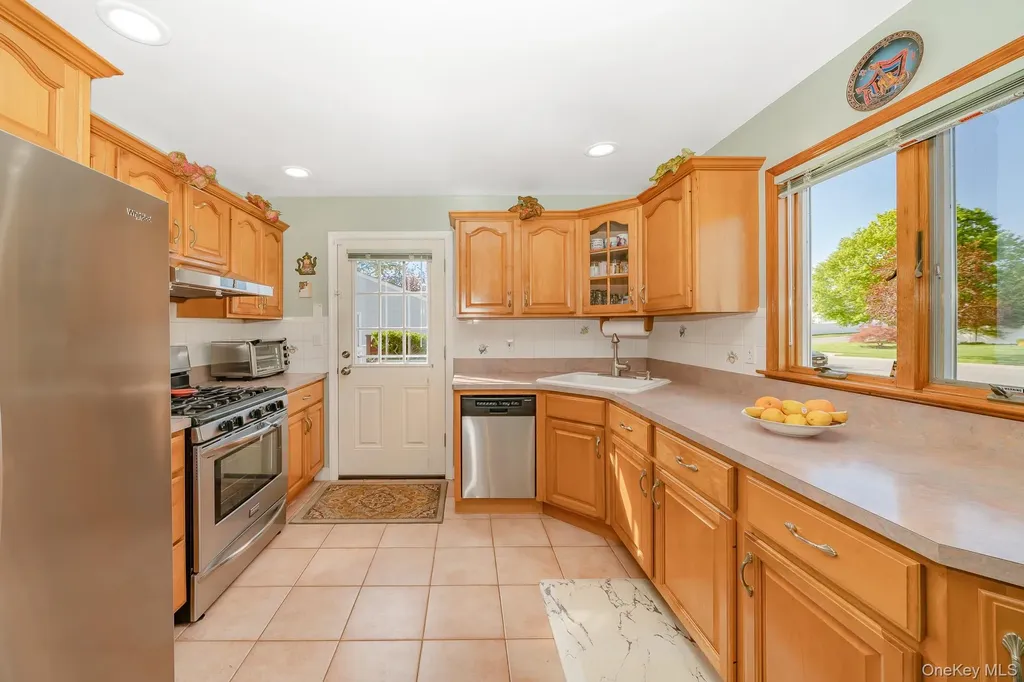 18 Byron Road Commack NY 11725