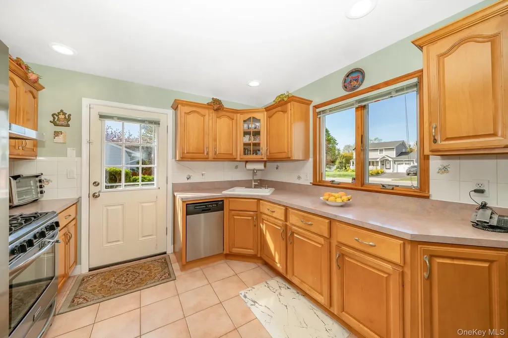 18 Byron Road Commack NY 11725