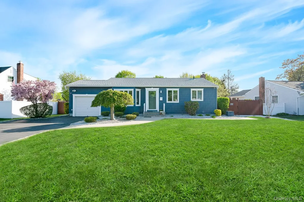 18 Byron Road Commack NY 11725