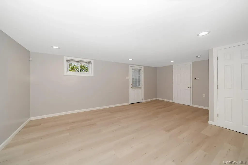 18 Byron Road Commack NY 11725