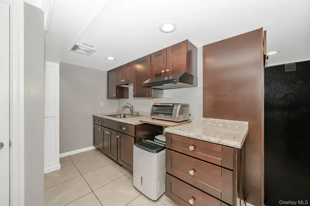 18 Byron Road Commack NY 11725