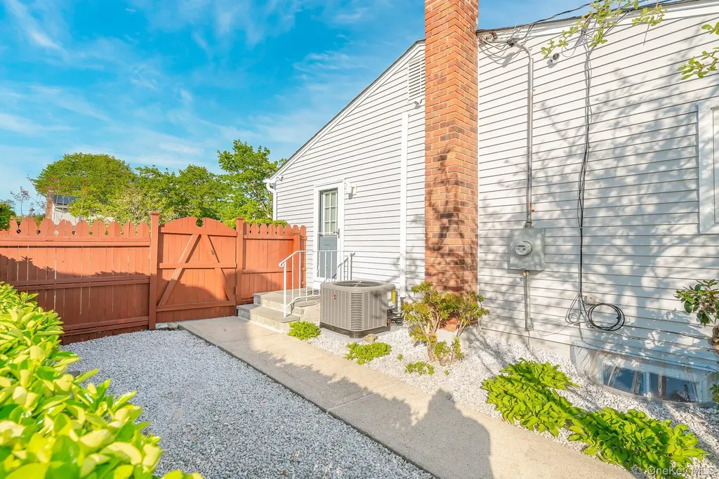 18 Byron Road Commack NY 11725