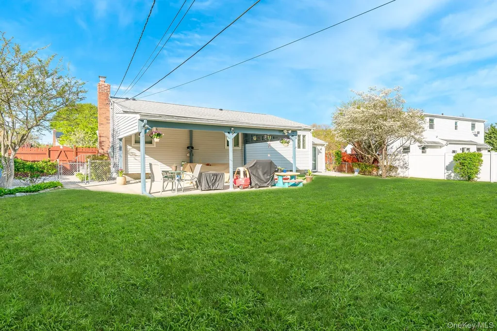 18 Byron Road Commack NY 11725